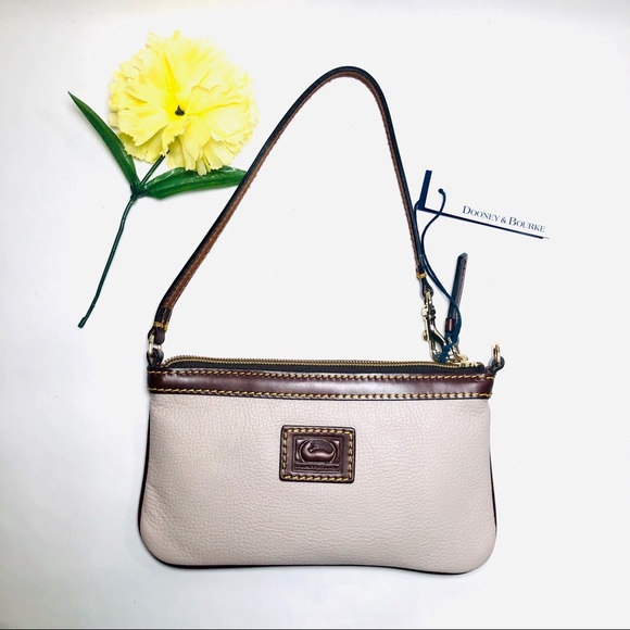 Dooney & Bourke Handbags - 🆕Dooney & Bourke | Belvedere Large Slim Wristlet